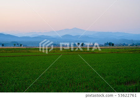 Hakusan的早晨日出和日出採取從Nomi市，石川縣，6月 53622761