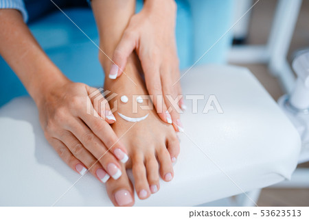 Female client, perfectly made nails in beauty shop 53623513