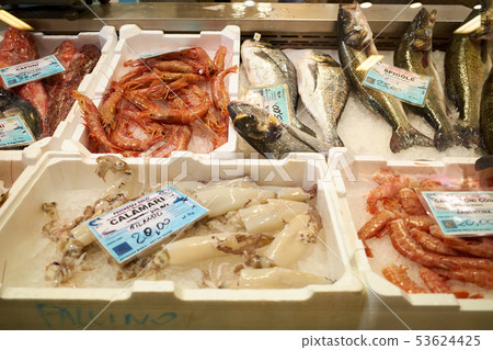 Seafood sales in the market 53624425