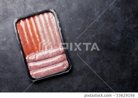Raw sausages in tray 53629198