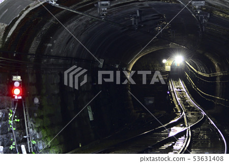 Hakone Tozan Railway tunnel [Kanagawa Prefecture] 1000 type 53631408