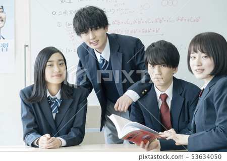 High school students studying private supplementary school High school students studying private supplementary school 53634050
