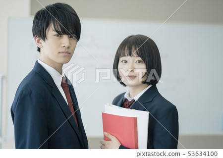 高中學生就讀私立學校 53634100