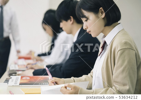 高中生學習補習班預備學校 高中生學習補習班預備學校 53634212