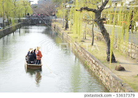 Kurashiki beautiful area Kurashiki River boating boatman Kurashiki beautiful area Kurashiki River boating boatman 53637379