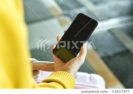 Traveller using smartphone application for booking 53637977
