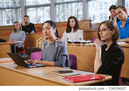 Multinational group of students in an auditorium 53639087