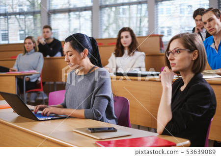Multinational group of students in an auditorium 53639089