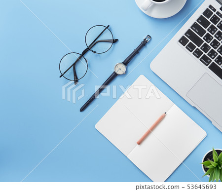 女性 手 筆記本 筆記 畫圖 writing メモ帳 通帳 mockup accounting 53645693