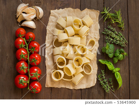 Italian pasta, vegetables,  herbs and olive oil 53645900