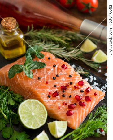 Salmon with vegetables, olive oil and herbs 53646082