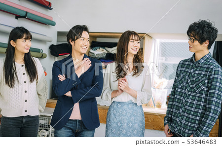 創意辦公室商業女性商人射擊合作：工作室焙燒爐 53646483