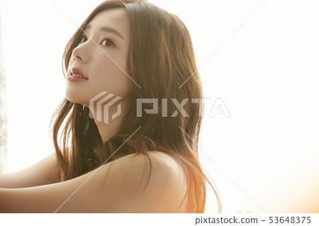 Women beauty 53648375