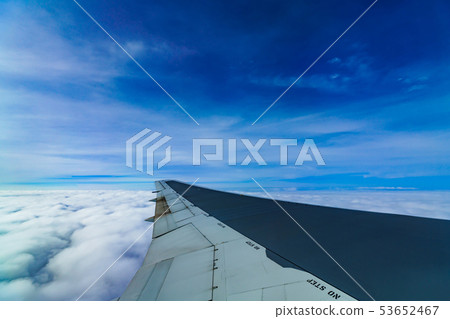 [Traffic image] View from the seat of a passenger plane 53652467