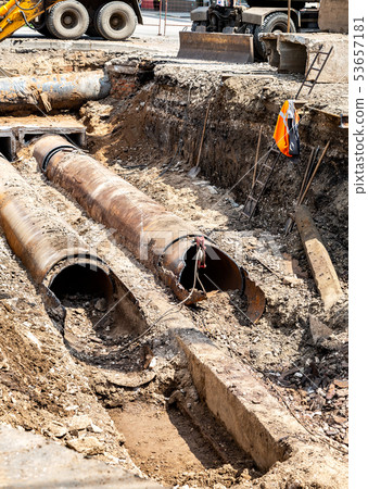 Repair of old rusty metal pipes 53657181