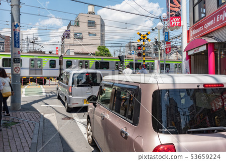 Crossing without opening 53659224