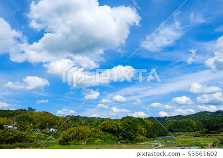 [攝影素材]藍天天空雲彩初夏天空背景背景素材六月復制空間 53661602