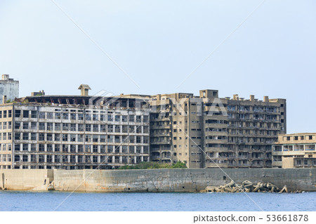 從長崎_海看到的Gunkanjima _ Hashima小學和初中的廢墟 53661878