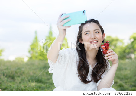 Young woman picnic smartphone 53662255