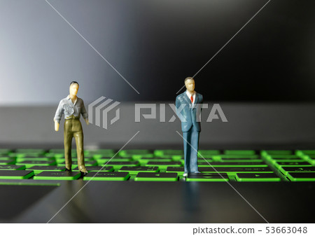Businessmen small person on computers and leadersh Businessmen small person on computers and leadersh 53663048