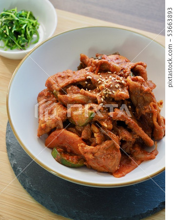 Korean food Jeyukbokkeum 53663893