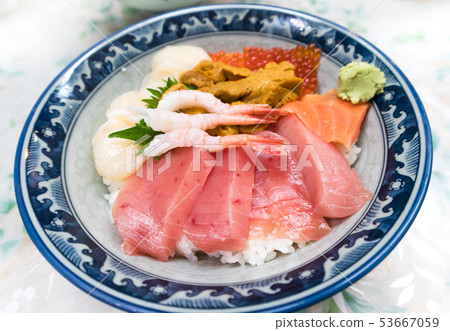 Fresh raw seafood mixed rice bowl (Kaisen-don/ Fresh raw seafood mixed rice bowl (Kaisen-don/ 53667059