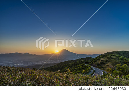 Evening scenery of Mt. Fuji 53668080