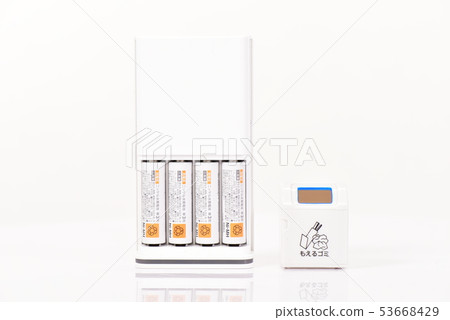 垃圾桶,充電電池和充電器 垃圾桶,充電電池和充電器 53668429