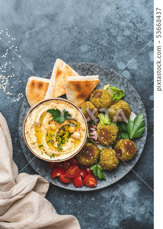 Falafel with hummus and pita bread 53668437