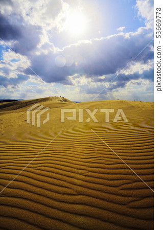 Tottori sand dunes 53669778