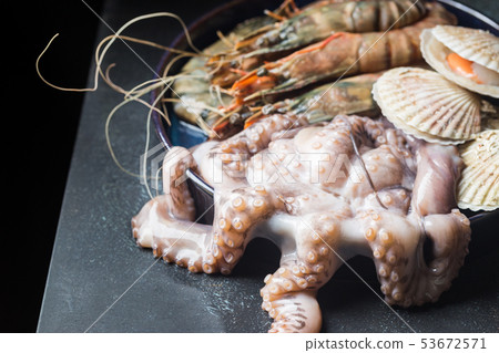 Assortment of raw seafood 53672571