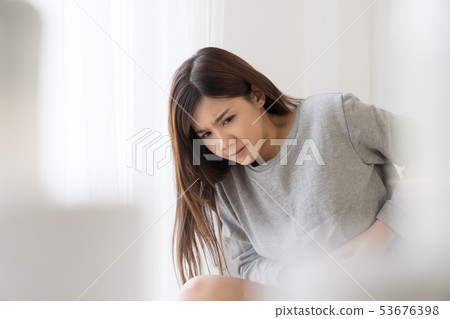 女人身體狀況不佳 53676398