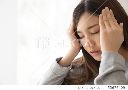 女人身體狀況不佳 53676409