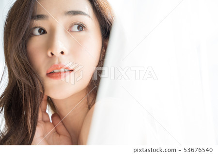 Women beauty 53676540