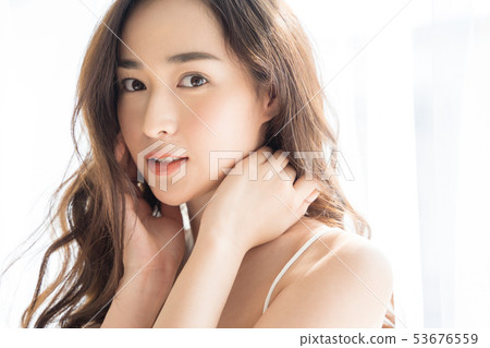 Women beauty 53676559