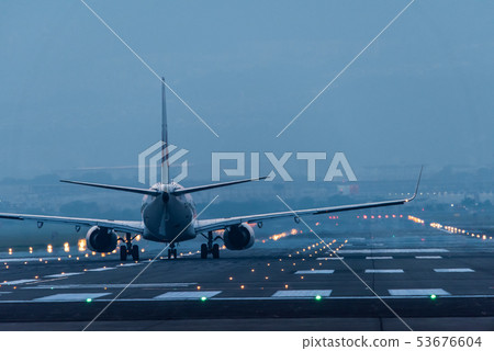 飛機起飛 53676604