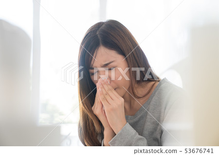 女人身體狀況不佳 53676741