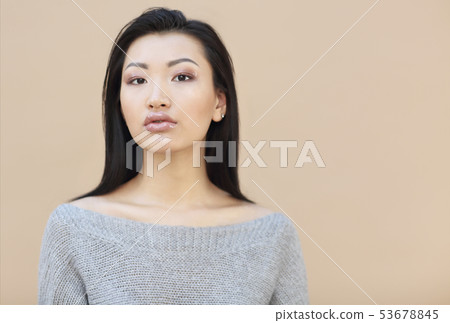 Beauty portrait of sensual asian young woman Beauty portrait of sensual asian young woman 53678845
