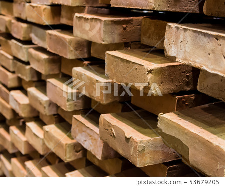 many bricks 53679205