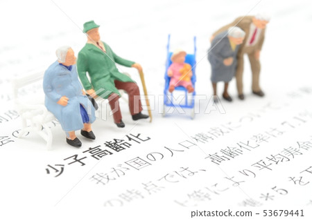 出生率下降和衰老 53679441