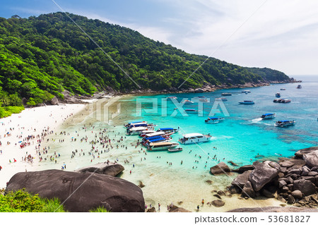 Beautiful white sand beach and turquoise water 53681827