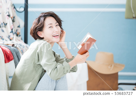 Traveling woman lifestyle Traveling woman lifestyle 53683727