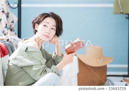 Traveling woman lifestyle Traveling woman lifestyle 53683729