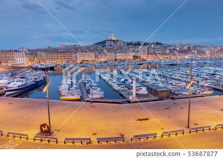 Marseilles. Panoramic view of the old port and the Cathedral of Notre Dame. 53687877