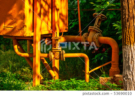 Gas distribution equipment installed outside house 53690010