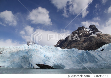 Spagatzini Glacier 53693365