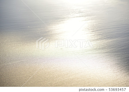 (千葉縣/泉市/大原海岸)海灘風景:海水滲入海灘時,旭旭反射並發光 (千葉縣/泉市/大原海岸)海灘風景:海水滲入海灘時,旭旭反射並發光 53693457