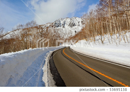 Orofure通行證的冬季道路 Orofure通行證的冬季道路 53695138