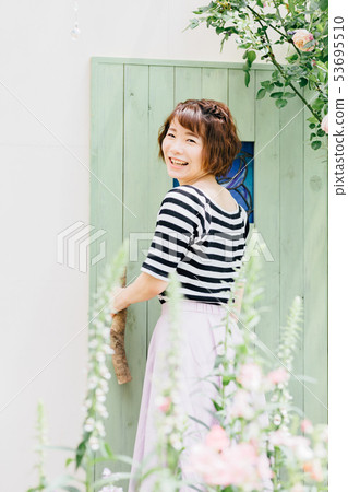Female portrait 53695510