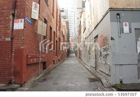 某個國家背後的小巷 53697307